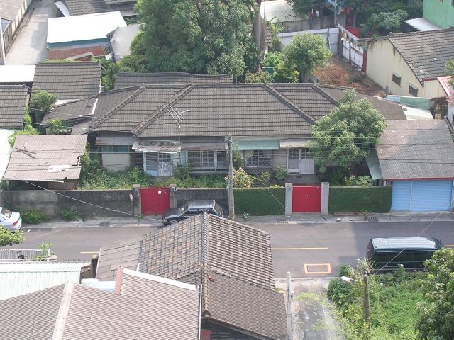 日本式木造家屋　屋根に特徴のある平屋