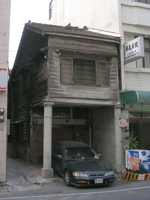 日本式木造家屋　ピロティ付き町屋