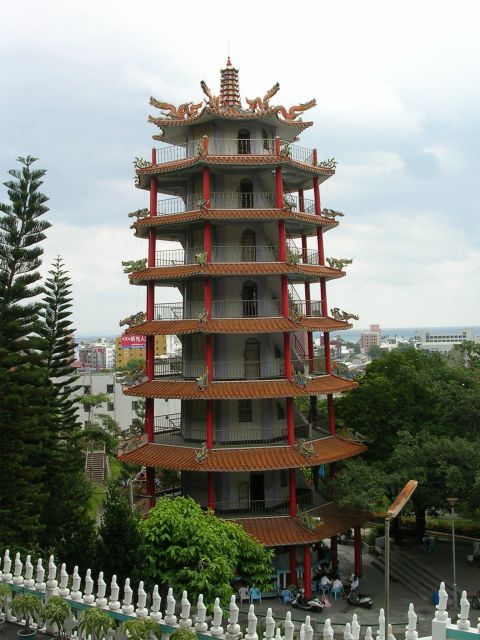 鯉魚山　八重の塔