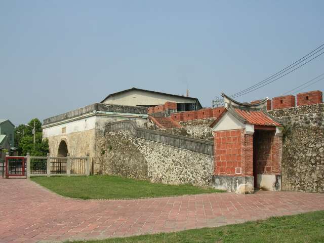 左営旧城　北門の内側